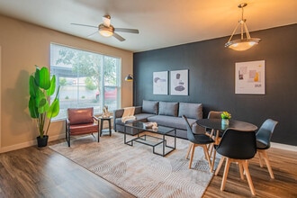 Building Photo - 2044 S Willow Creek Apartment