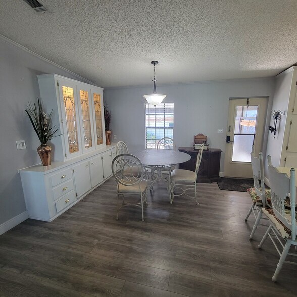 Dining room - 3404 Seacoast St