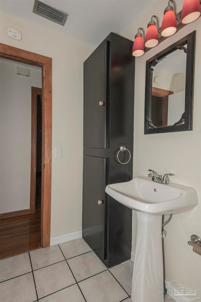 Building Photo - 6314 White Oak Dr