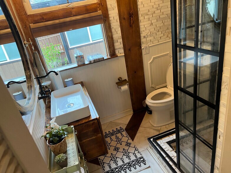 Building Photo - 6920 NE 27th Ave