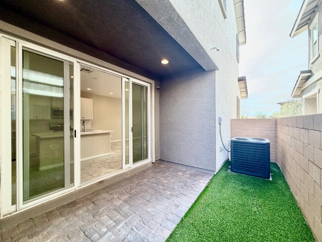 Building Photo - 3 Bedroom Townhome for Rent in Cadence Henderson | Solar Home | Master-Planned Community Near Las...