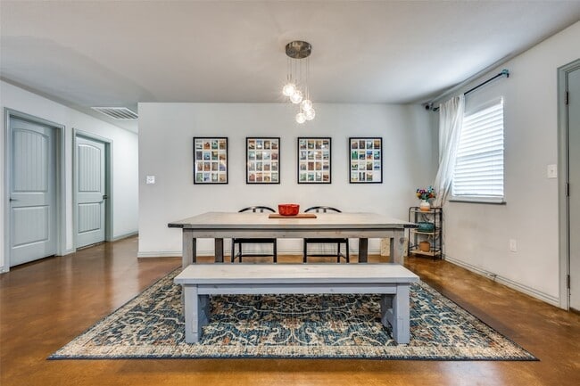 Building Photo - 409 W Johnson St