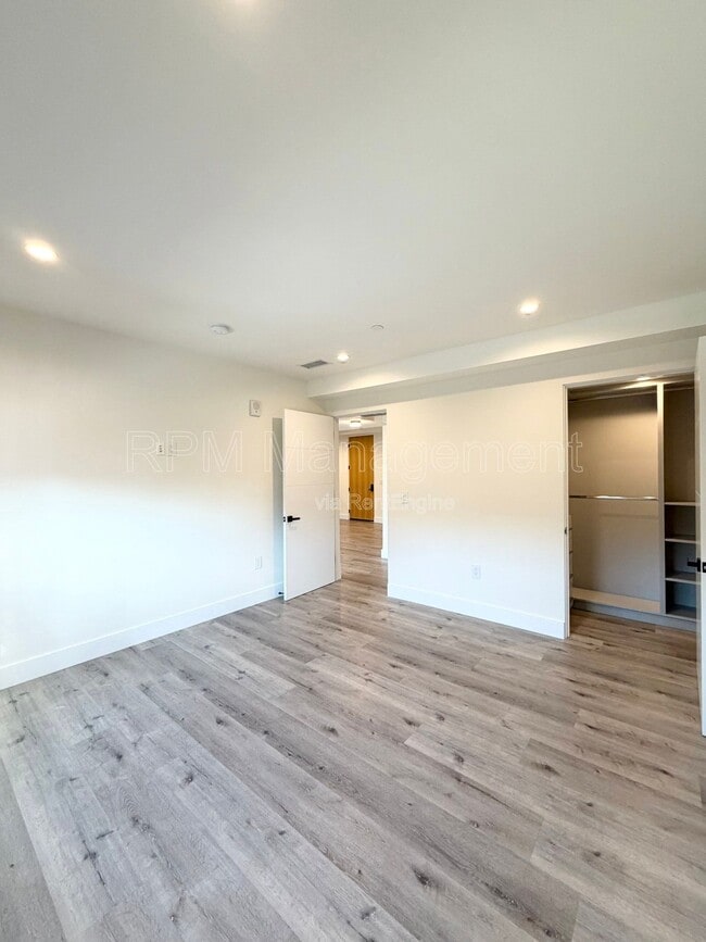 Building Photo - 5923 Laurel Canyon Blvd