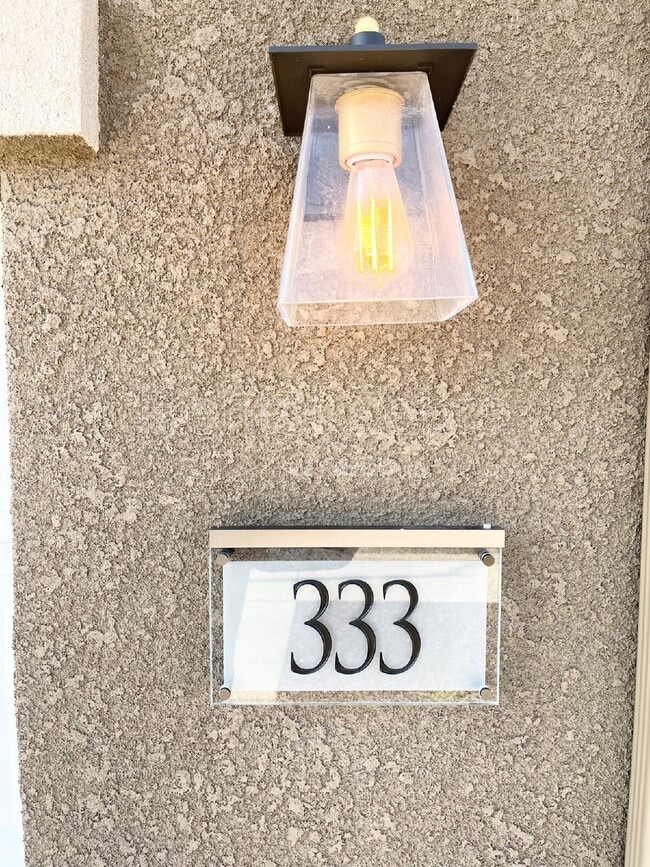 Building Photo - 333 Halisan Ct