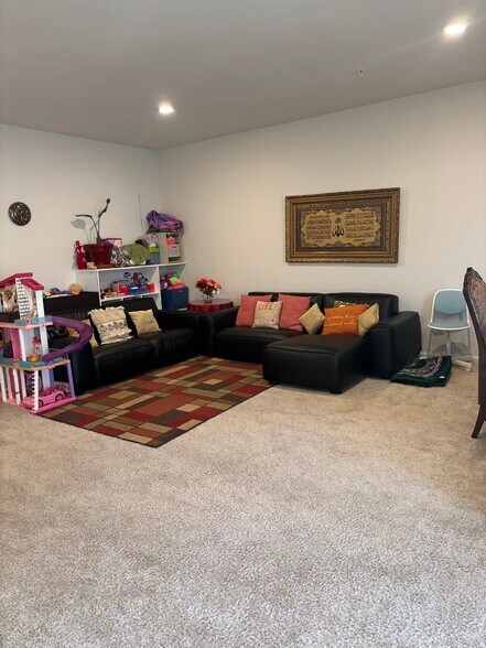 Building Photo - 2009 Thornbrook Way