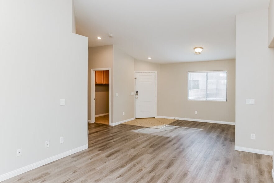 Building Photo - 121 Melon Aroma Ave