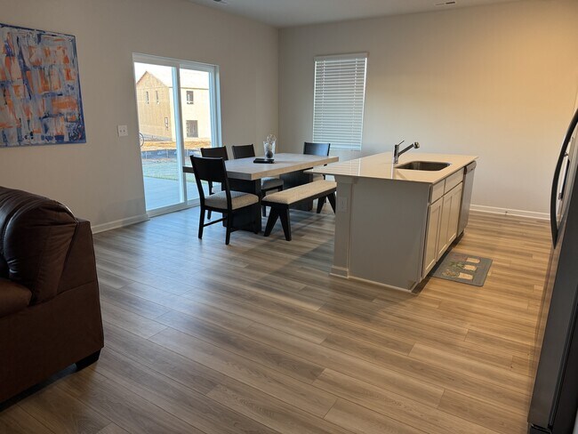 Building Photo - 901 Moray Ln
