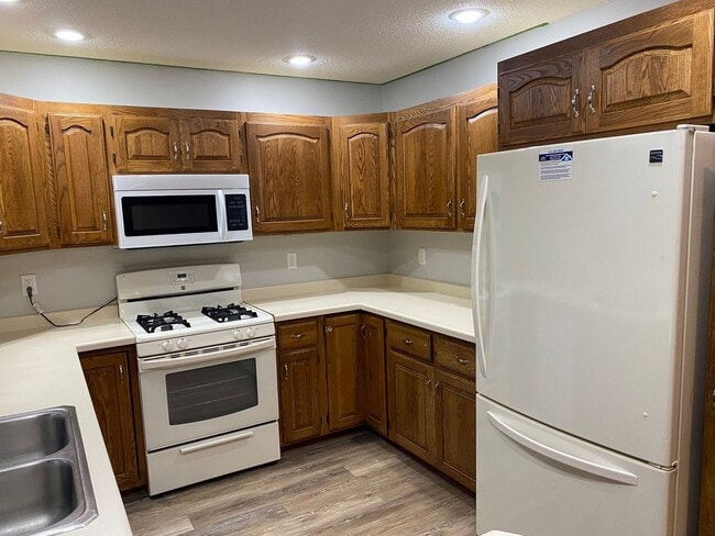 Building Photo - 4407-4409 Forest Valley Rd