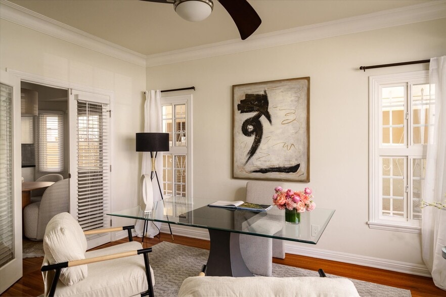 Front bedroom/ office - 215 S Poinsettia Pl