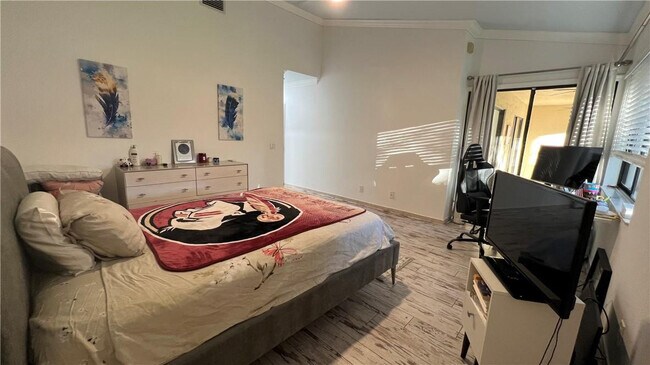Building Photo - 5580 Coach House Cir