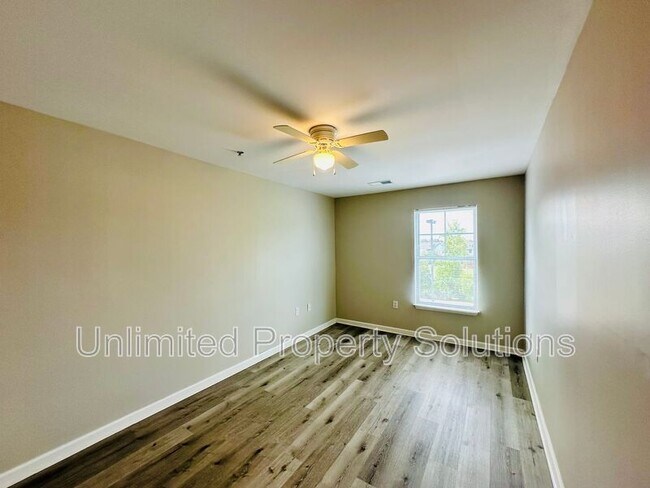 Building Photo - 376 S Kerr Ave