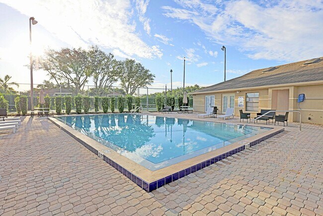 Building Photo - 5331 Summerlin Rd