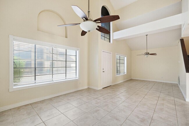 Building Photo - 1333 N Brittany Ln