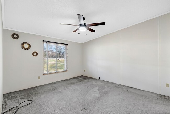 Building Photo - 3 Bedroom/2 Bathroom Home For Rent