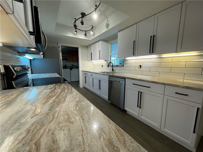 Building Photo - 2255 54th Ave