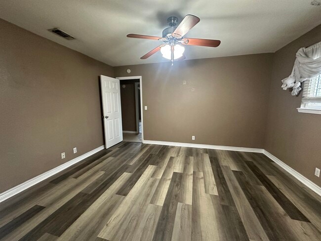 Building Photo - 5123 Ridgecrest Dr