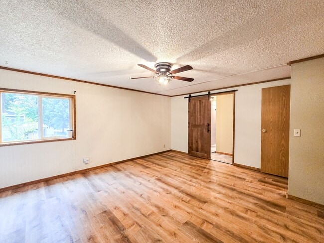 Building Photo - Tranquil Country Living Meets Modern Comfort