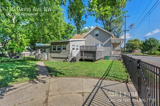 Building Photo - 735 Davis Ave NW