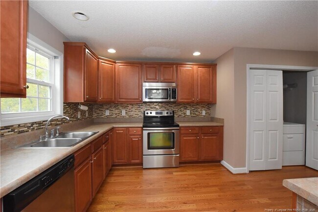 Building Photo - 730 Northview Dr