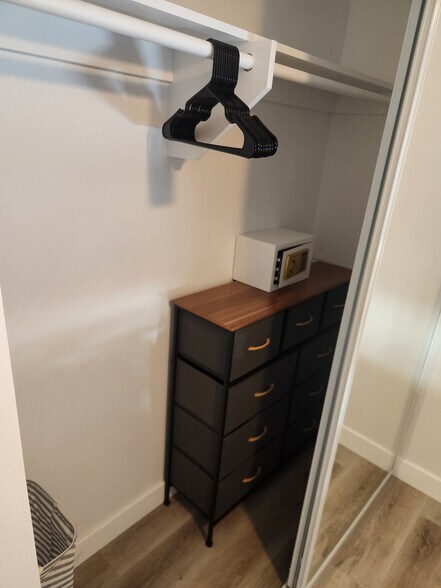 Building Photo - 1320 Vinca Way