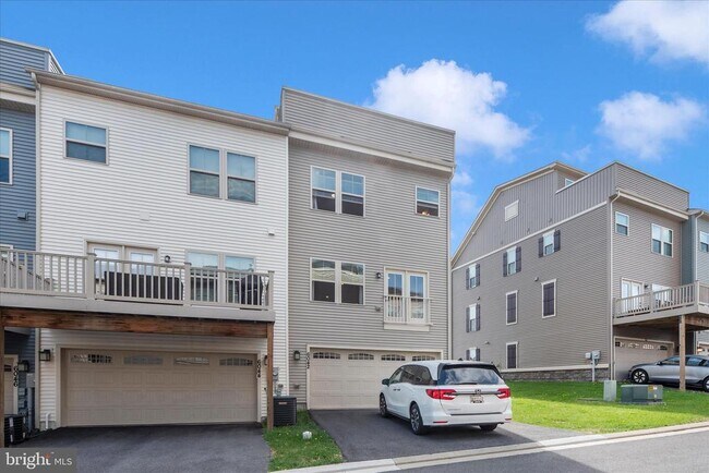 Building Photo - 6042 Fallfish Ct