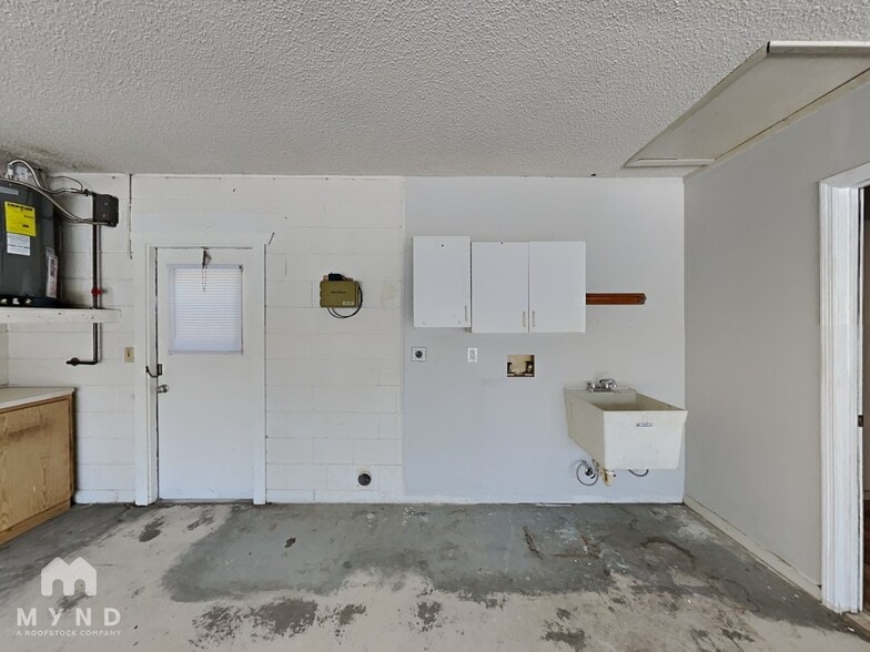 Building Photo - 13065 Pirate Ln