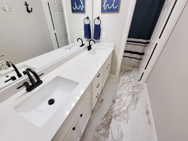 Building Photo - Beautifully designed waterfront property w...