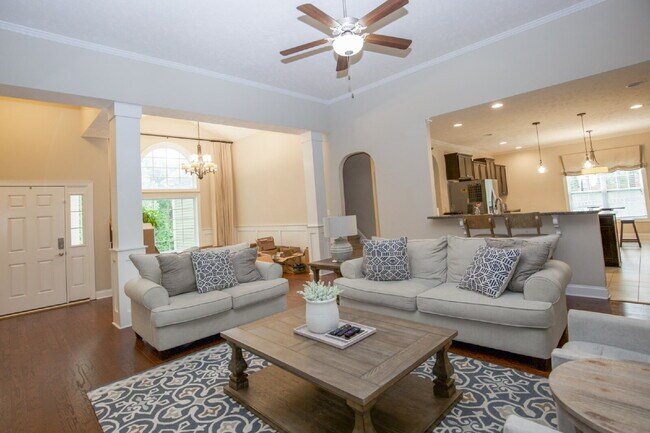 Building Photo - "Large 3-Bedroom plus BONUS Retreat with S...