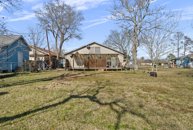 Primary Photo - Spacious 1 bed, 1 bath Duplex- Recently Re...