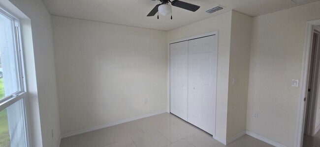 Building Photo - Great SW Location-Three Bedroom -two bath