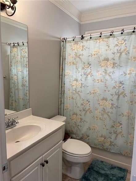 Building Photo - 1880 Manor View