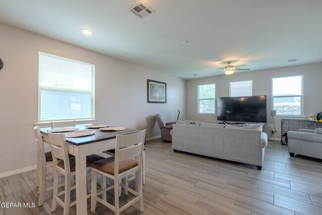 Building Photo - 305 Del Palmar