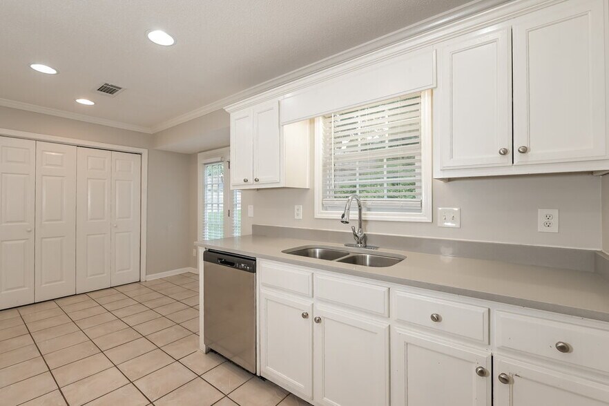 Building Photo - 422 Shoal Cir
