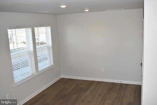 Building Photo - 216 Swan Fld Ave