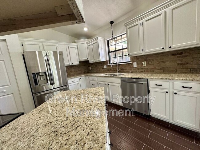 Building Photo - 3288 Deerfield Pointe Dr