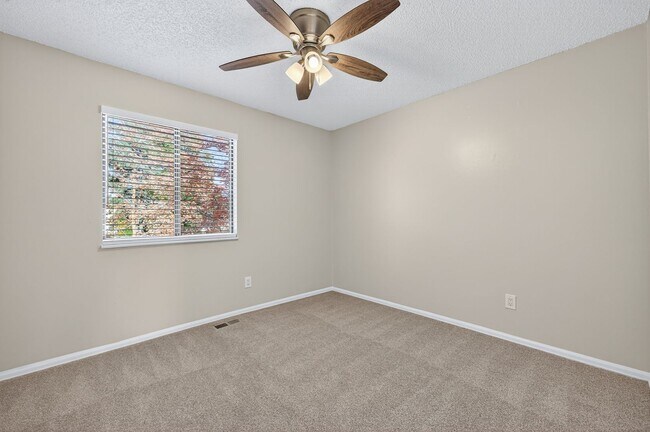 Building Photo - For Rent: Charming 4-Bedroom Tri-Level in ...