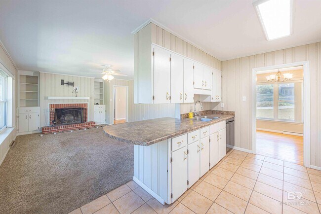 Building Photo - 202 Confederate Dr N