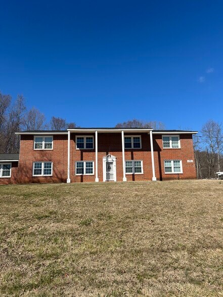 Building Photo - 108 W Mountain View Rd