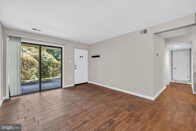Building Photo - 8509 Barrington Ct