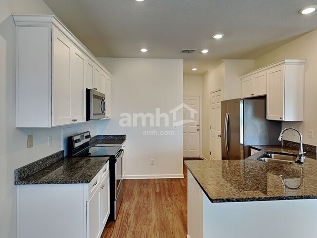 Building Photo - 205 W Jayce Wy