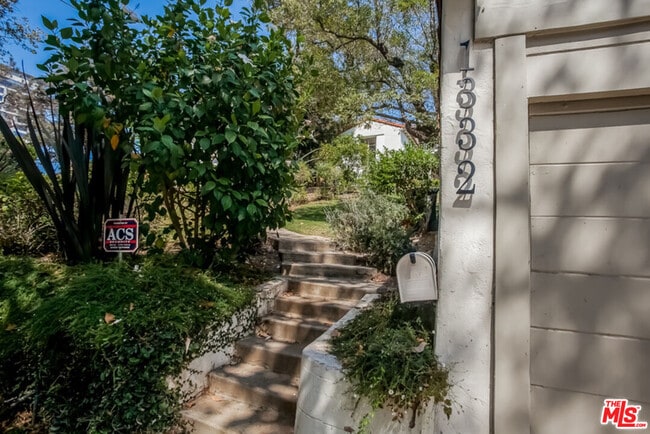 Building Photo - 1332 Comstock Ave