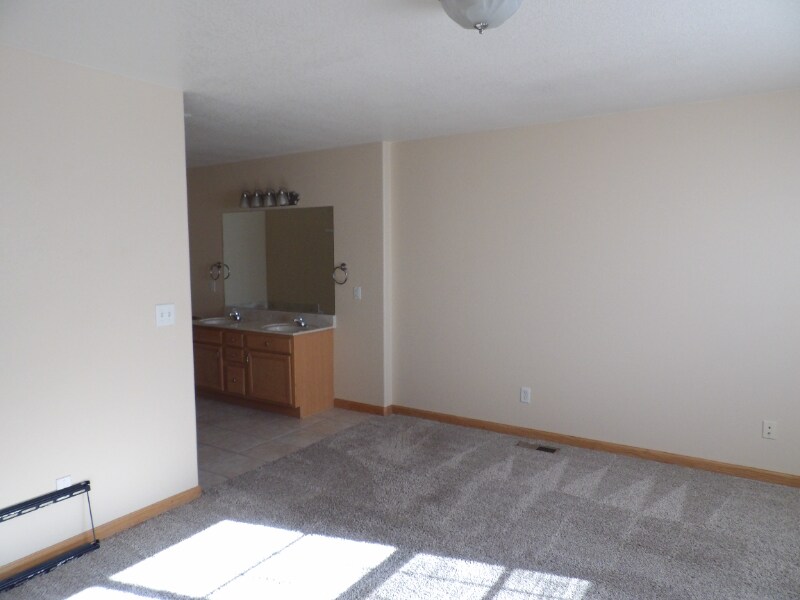 Building Photo - 7367 Carlin Grv