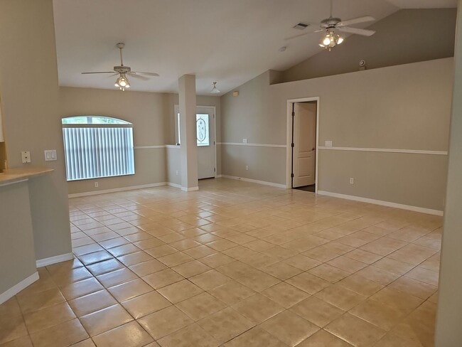 Building Photo - Beautiful 3-Bedroom, 2 bath Home with Screened Porch & Lawn CAre Included