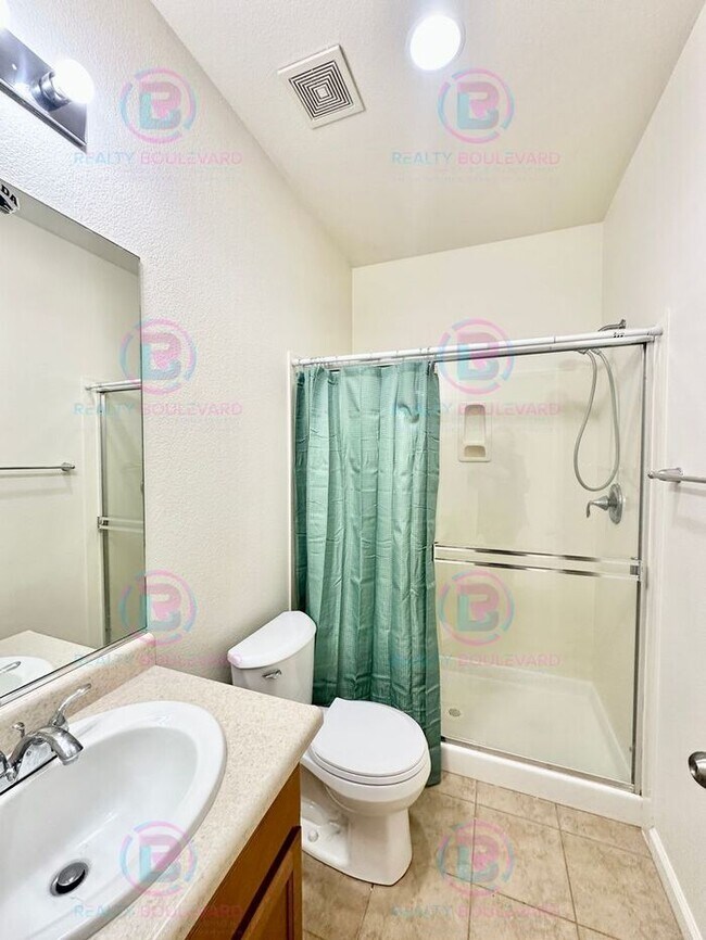 Building Photo - 1/2 Month Free - Look & Lease Same Day!!! Spacious 4-Bedroom 3 Bath, 3 Car Garage Home with Loft,...