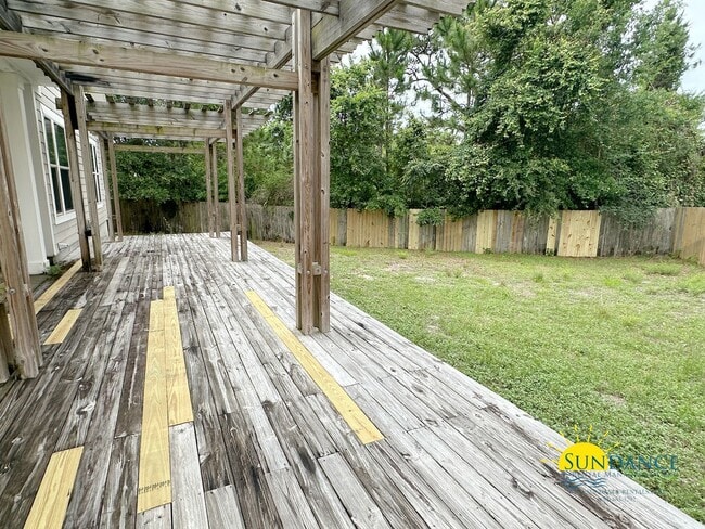 Building Photo - Gorgeous 3-Bedroom Home in Magnolia Village, Navarre, Near Hurlburt Field!