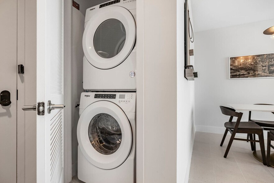 Building Photo - 159 NE 6th St