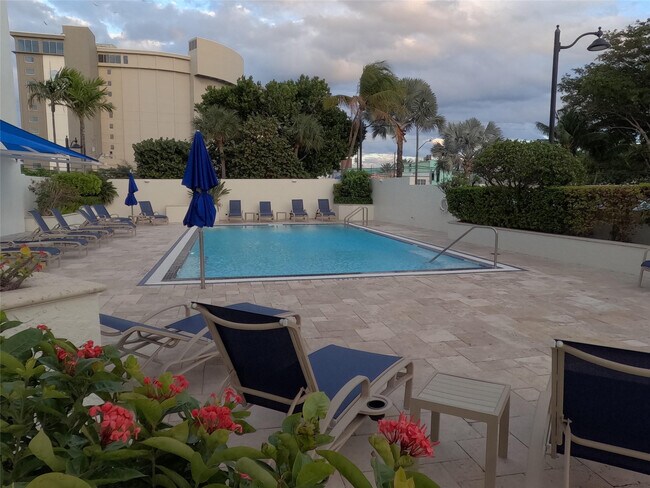 Building Photo - 3000 E Sunrise Blvd