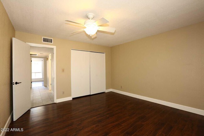 Building Photo - 8428 N 16th Pl