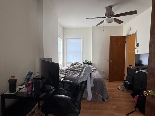 Building Photo - 137 E Market St