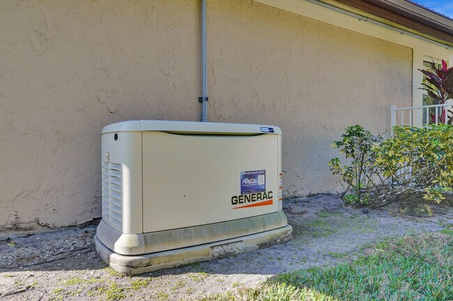 Building Photo - 8062 Cassia Dr